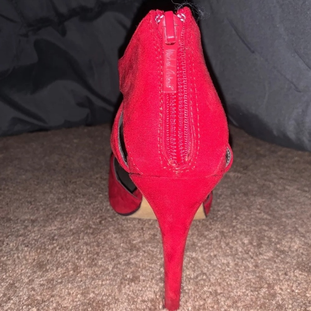 Red high heels - Picture 3 of 3